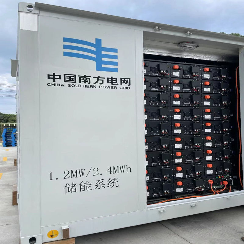Système de stockage de batterie au lithium à l'extérieur de 500 kW 1 MW Énergie éolienne solaire Inverteur hybride Micro-réseau électrique