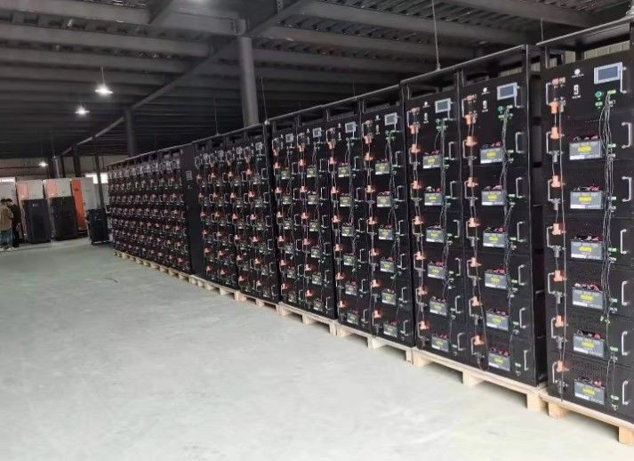 ESS 10 ans Durée de vie Armoire à batterie extérieure 1MWh 5MWh 10MWh 20ft 40ft Récipient Système de stockage d'énergie à batterie solaire
